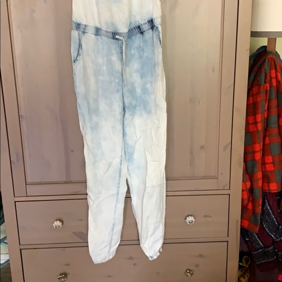 Acid washed Sleeveless Romper - Picture 2 of 3